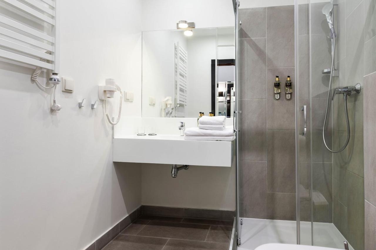 Diune Resort By Zdrojowa Колобжег Экстерьер фото A shower cubicle