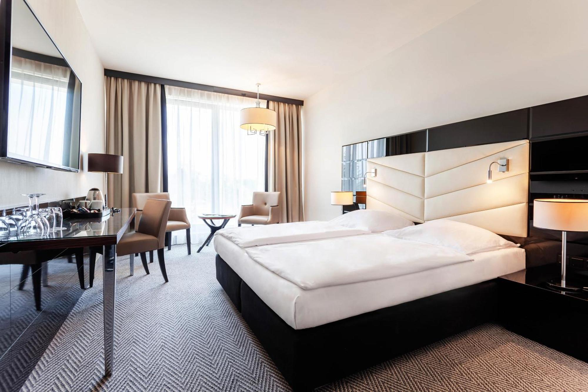 Diune Resort By Zdrojowa Колобжег Экстерьер фото A typical room at the InterContinental Berlin
